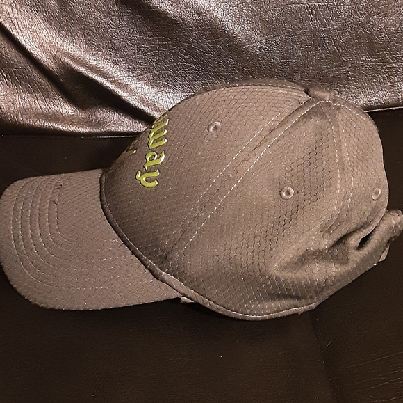 Callaway Charcoal Cap with Lime Logo - Picture 2 of 3